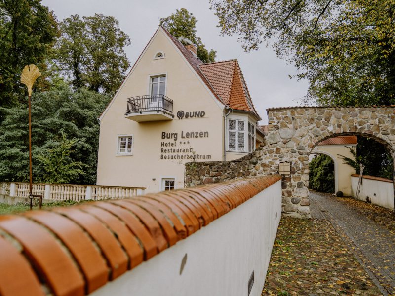 Das BUND-Besucherzentrum auf Burg Lenzen befindet sich im alten Pförtnerhäuschen. (c) fotografenherz